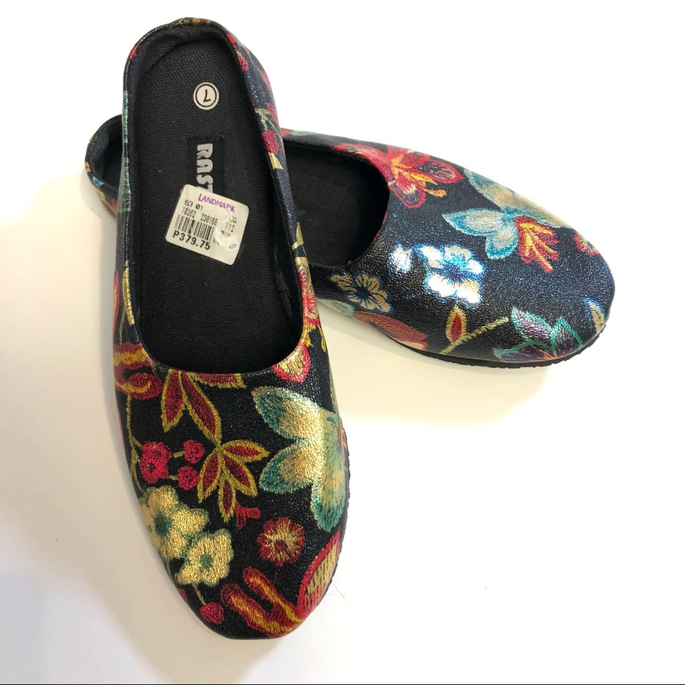 RASzella NWOT floral mules sz 7 (runs smaller)